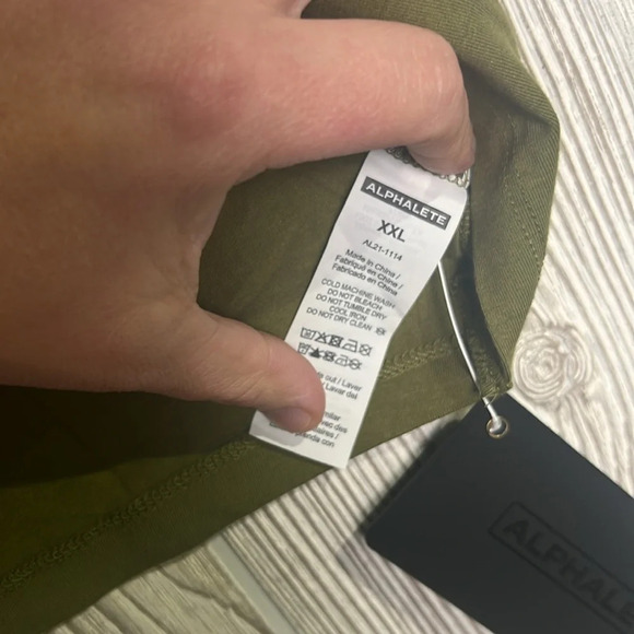 Women's Alphalete Evo Twist Crop Green Shirt Size XXL NWT - Picture 4 of 6